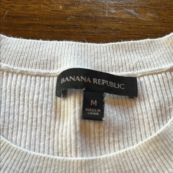 Banana Republic Sleeveless Cream vest with Front Zip - Picture 3 of 6
